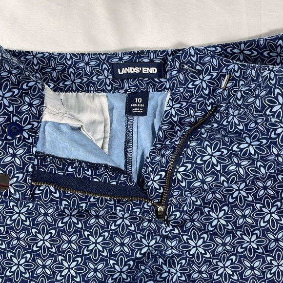 Lands' End womens slate blue geometric pattern flat front 6.5" shorts - size 10 - Picture 4 of 9
